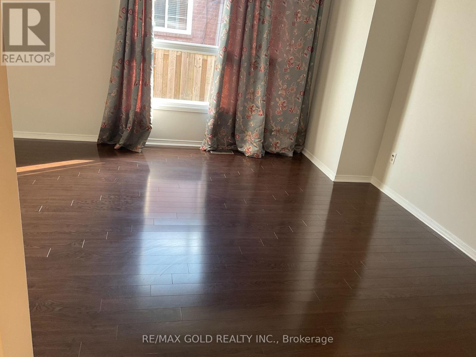 16 Woodsend Run Road, Brampton, Ontario  L6Y 4G8 - Photo 6 - W12496020