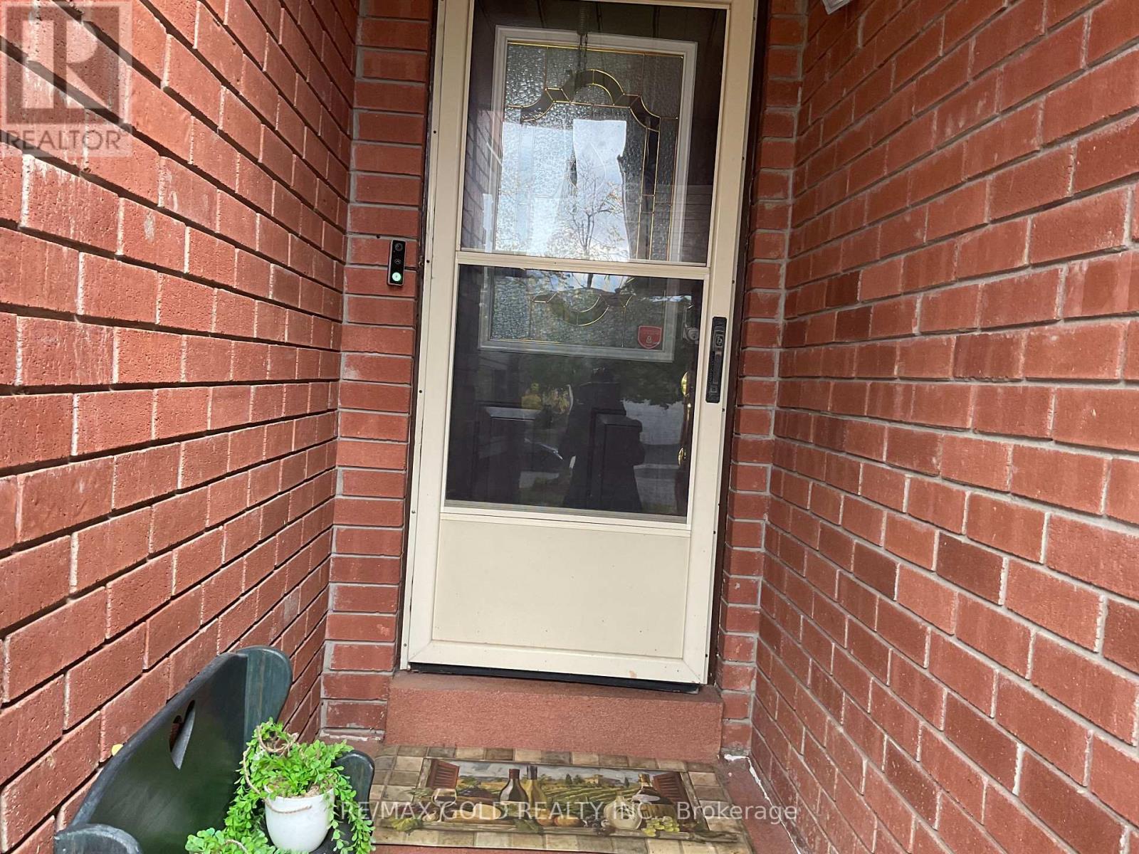 16 Woodsend Run Road, Brampton, Ontario  L6Y 4G8 - Photo 4 - W12496020