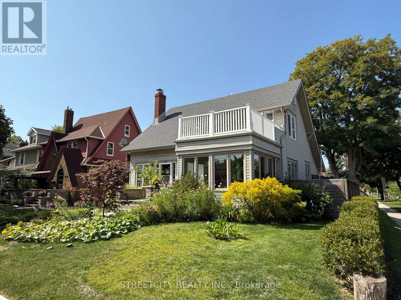 127 Fleming Street, Sarnia, Ontario  N7T 6C2 - Photo 1 - X12501462