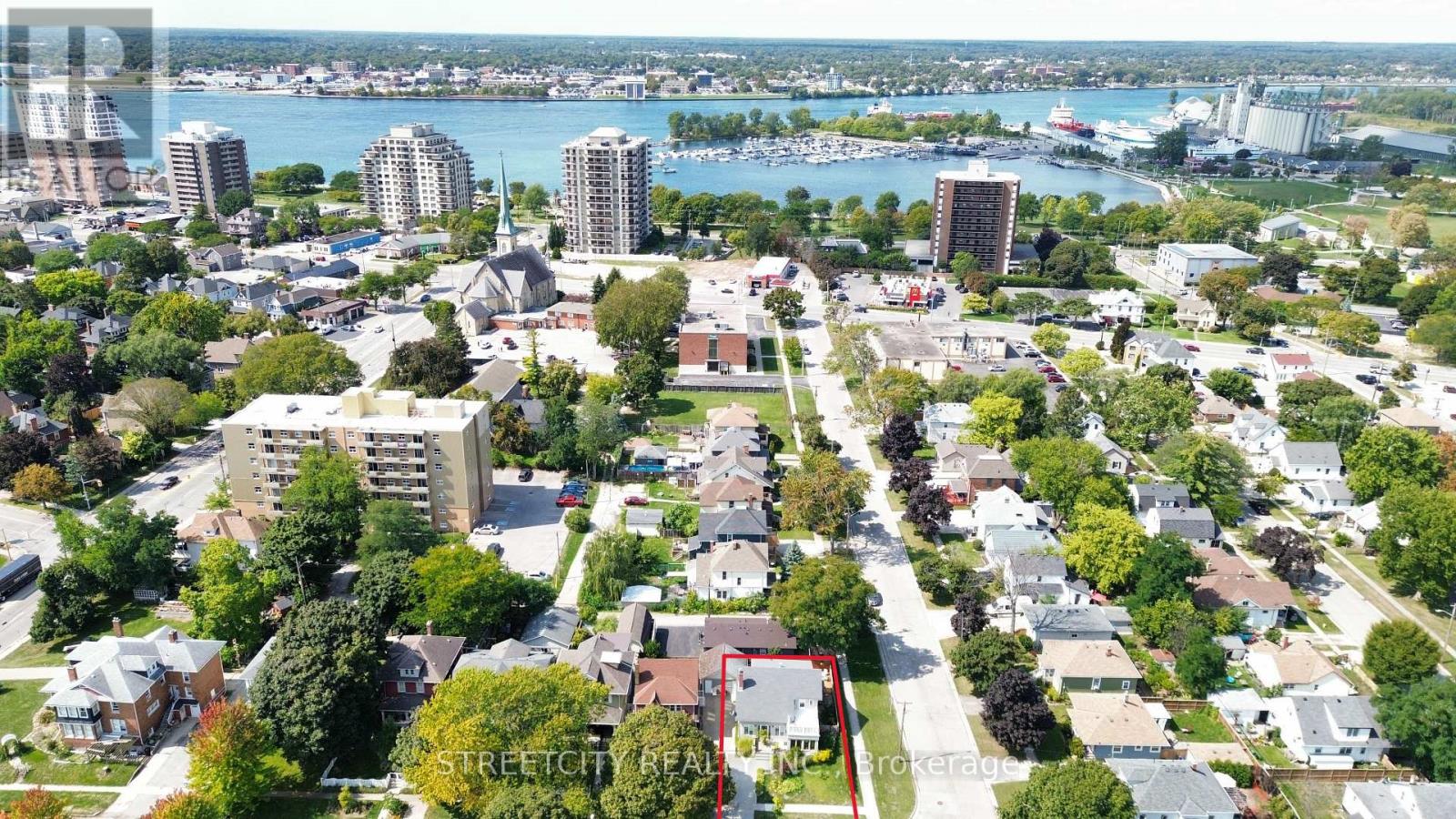 127 Fleming Street, Sarnia, Ontario  N7T 6C2 - Photo 37 - X12501462