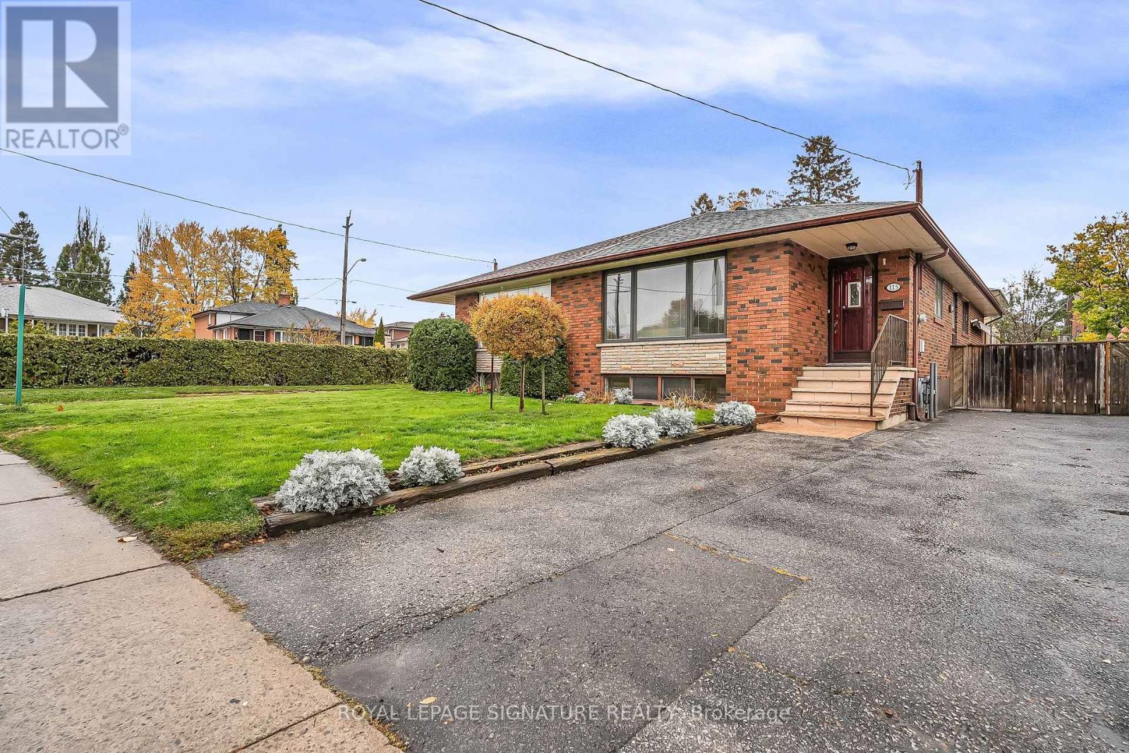 113 Fenside Drive, Toronto, Ontario  M3A 2V7 - Photo 2 - C12501436