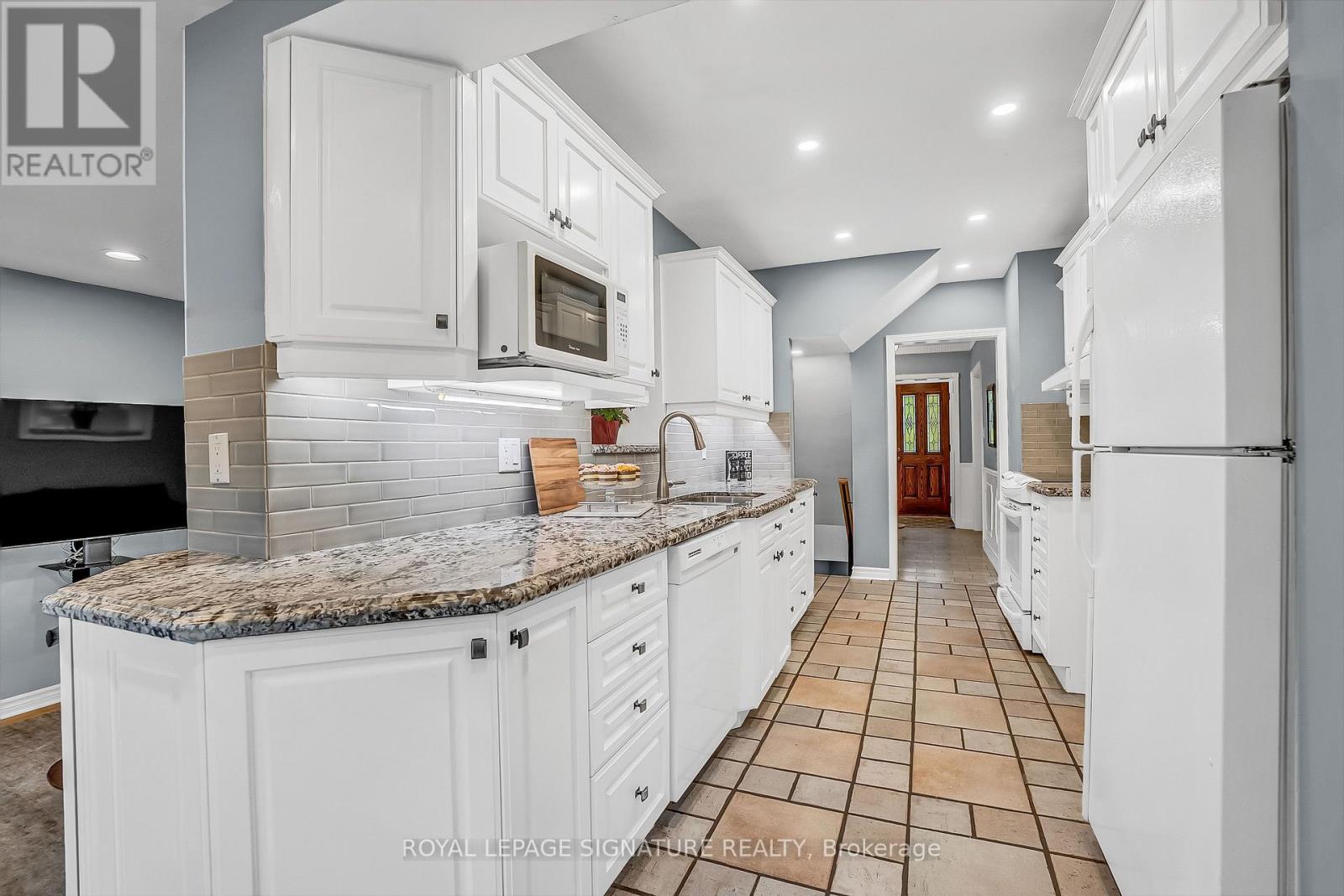 6 Armour Boulevard, Toronto, Ontario  M5M 3C1 - Photo 11 - C12501438