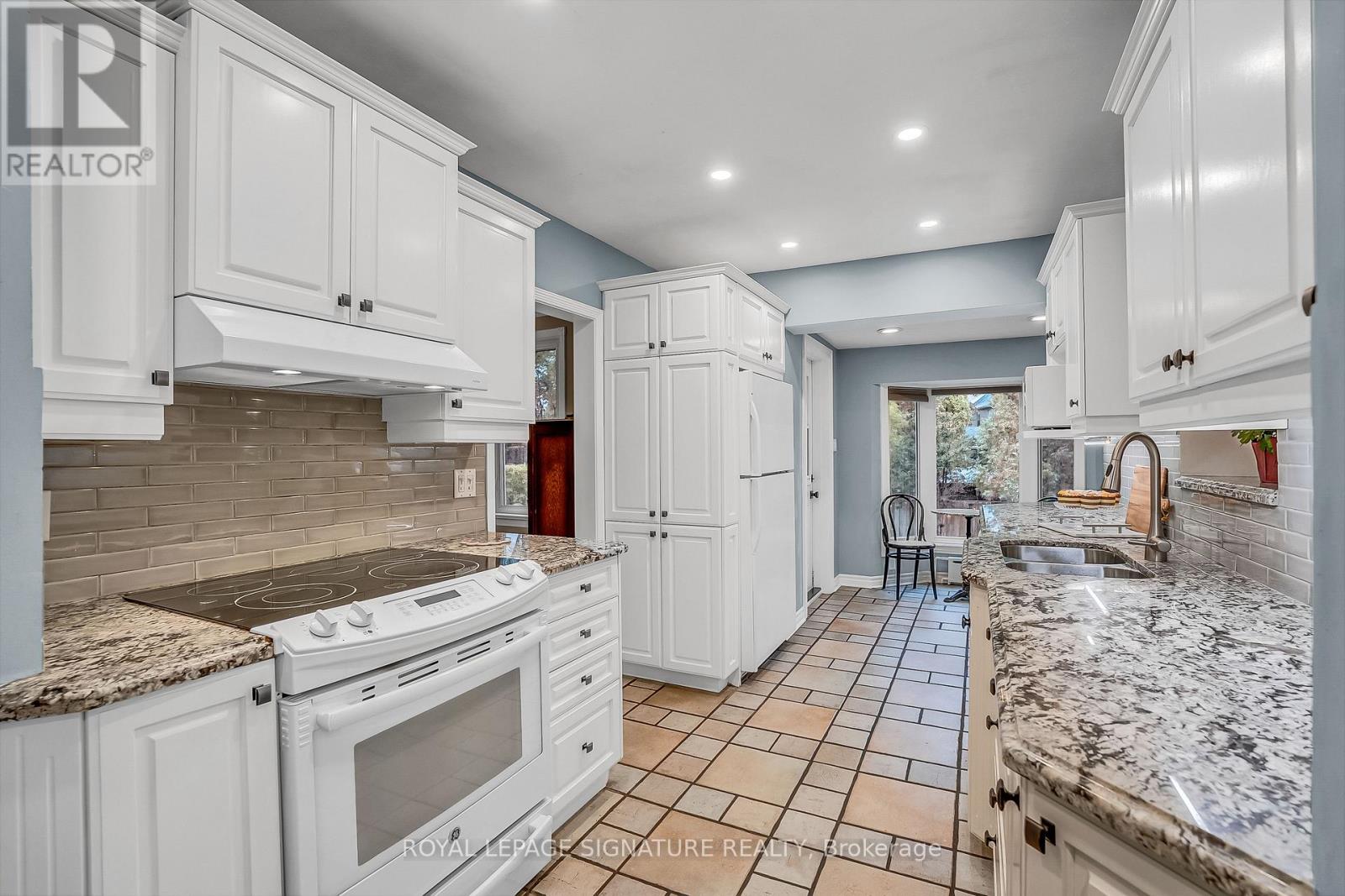 6 Armour Boulevard, Toronto, Ontario  M5M 3C1 - Photo 12 - C12501438