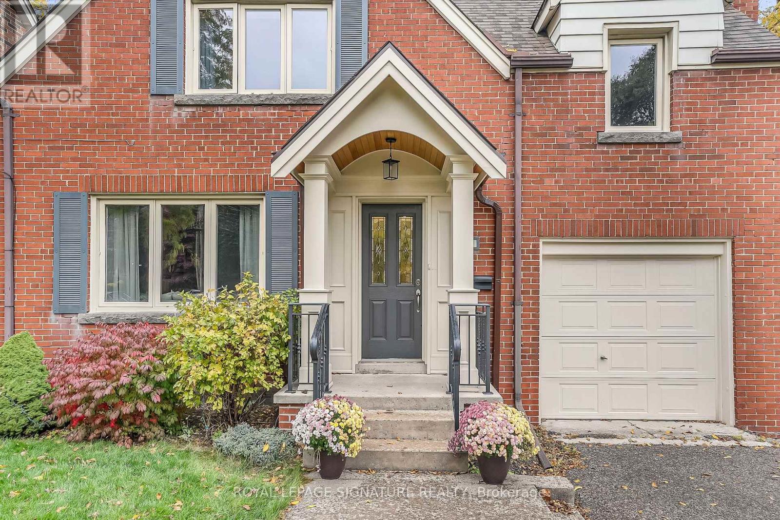 6 Armour Boulevard, Toronto, Ontario  M5M 3C1 - Photo 3 - C12501438
