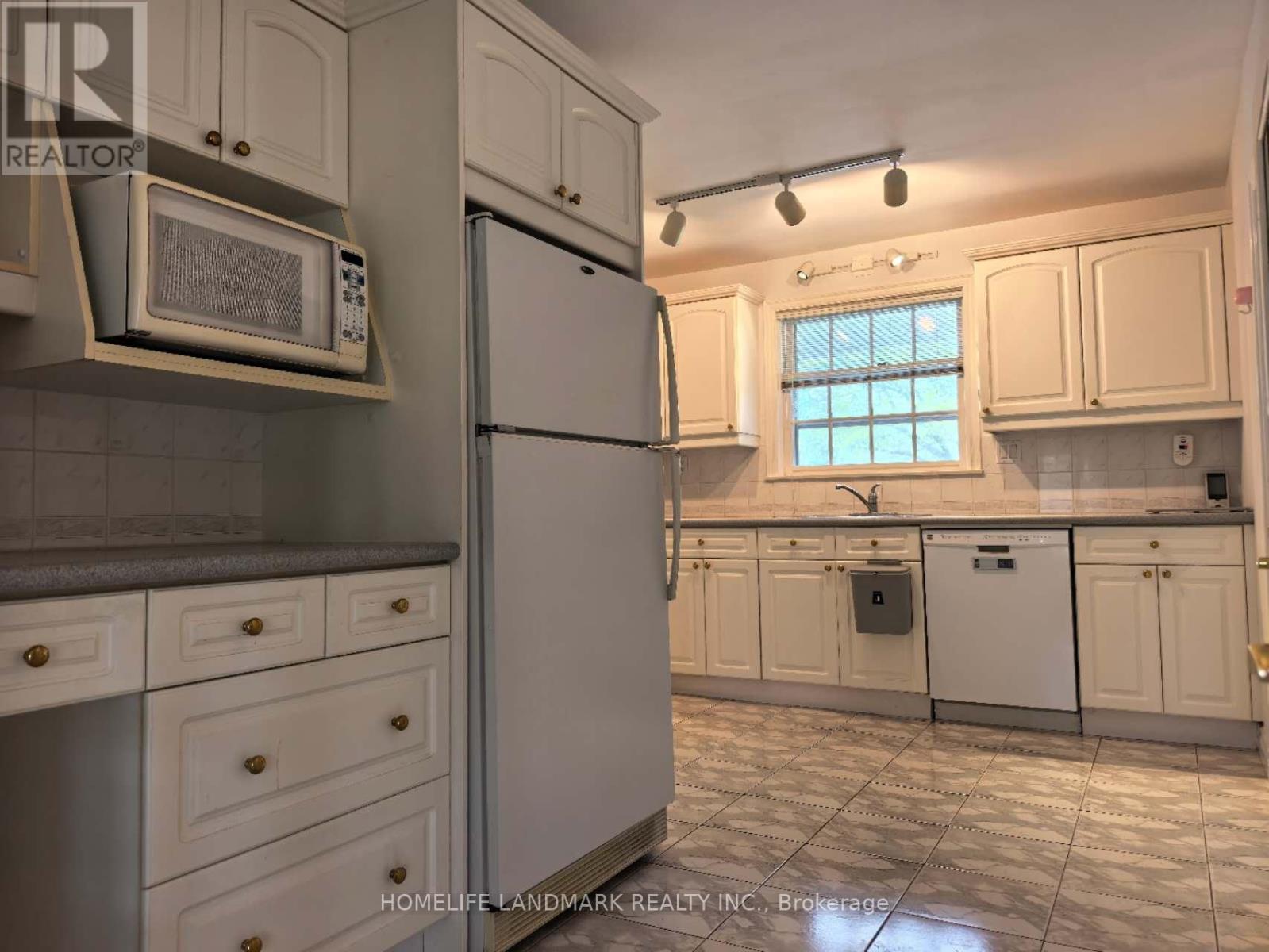 11 Drakefield Road, Markham, Ontario  L3P 1G6 - Photo 4 - N12501402