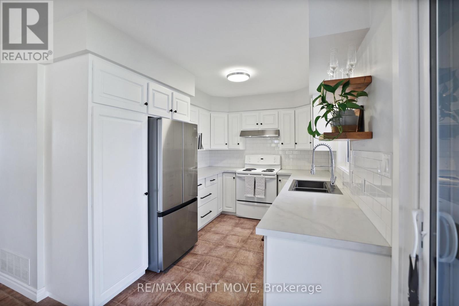 2900 Lakeside Drive, Severn (West Shore), Ontario  L3V 6H3 - Photo 17 - S12501440