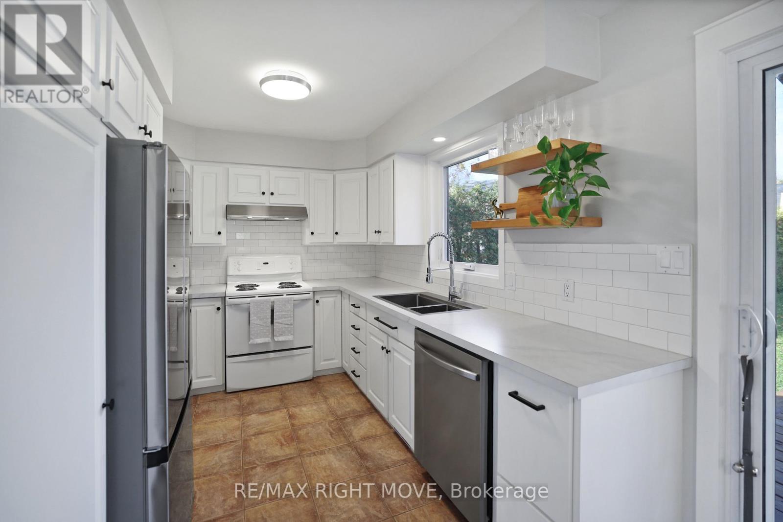 2900 Lakeside Drive, Severn (West Shore), Ontario  L3V 6H3 - Photo 18 - S12501440