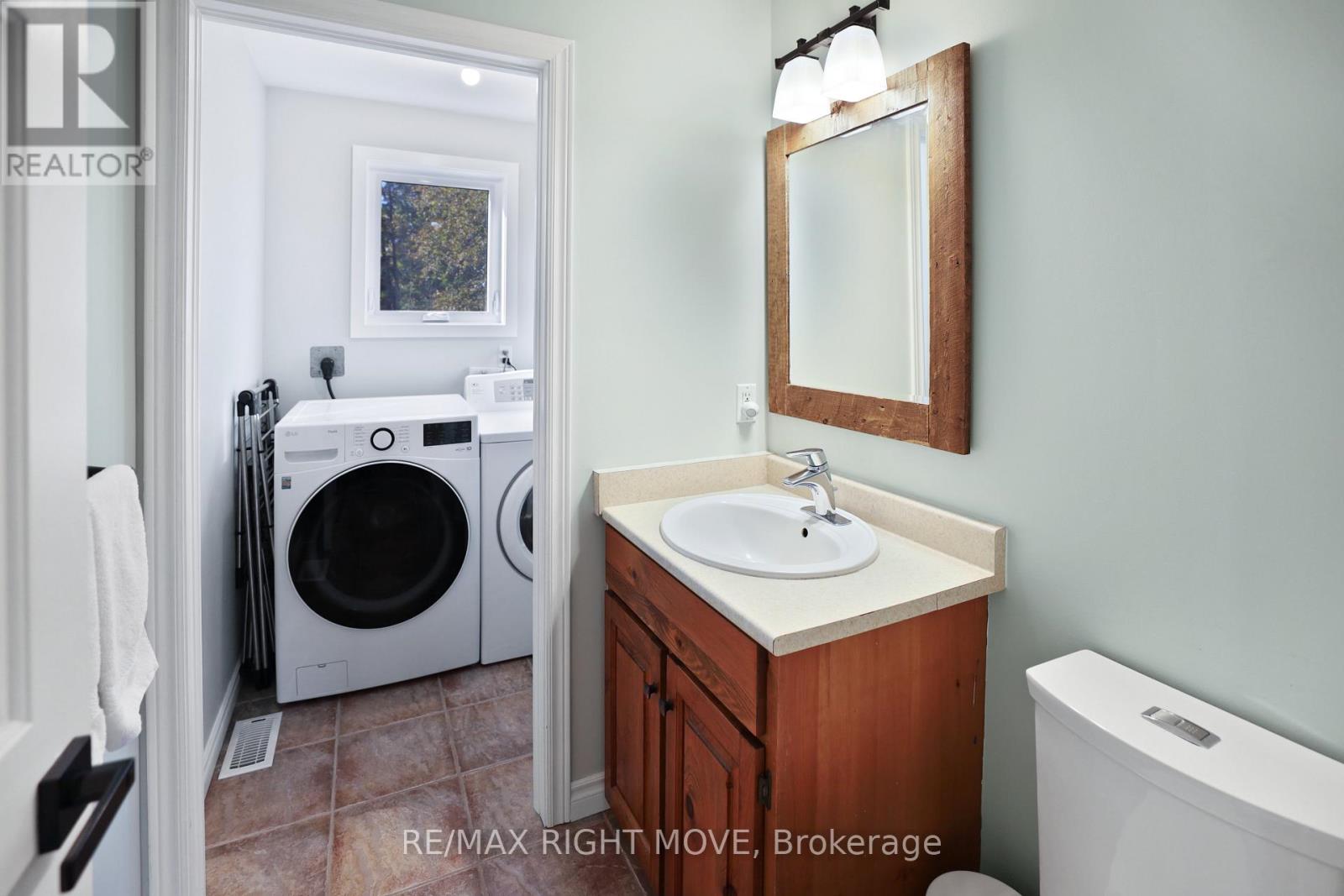 2900 Lakeside Drive, Severn (West Shore), Ontario  L3V 6H3 - Photo 19 - S12501440