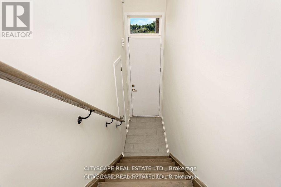 1359 Shevchenko Boulevard, Oakville, Ontario  L6M 5R4 - Photo 4 - W12501390