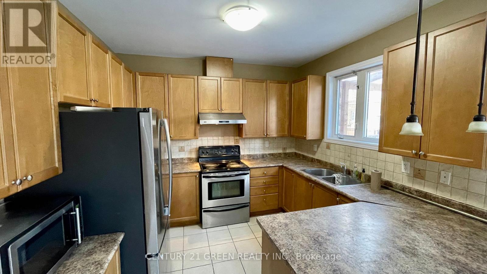 Upper - 6 Vincent Street, Brampton, Ontario  L6R 0H2 - Photo 11 - W12501394