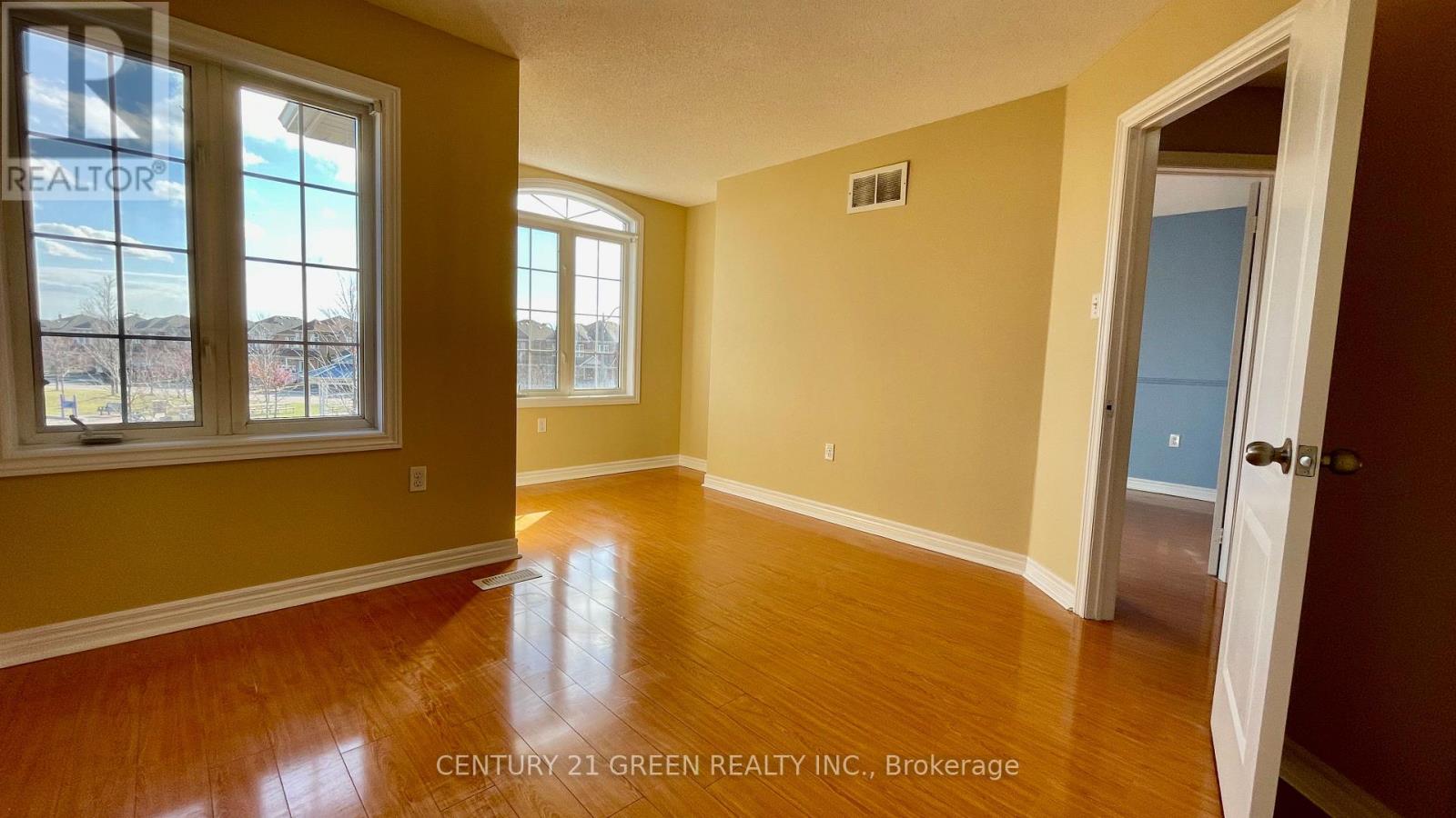 Upper - 6 Vincent Street, Brampton, Ontario  L6R 0H2 - Photo 24 - W12501394