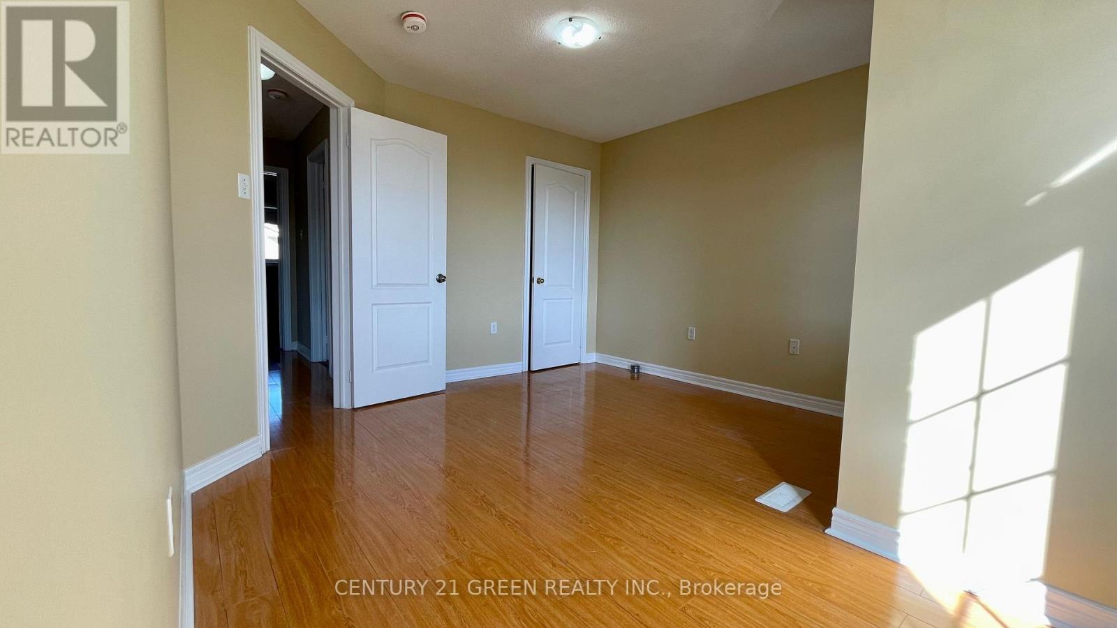 Upper - 6 Vincent Street, Brampton, Ontario  L6R 0H2 - Photo 25 - W12501394