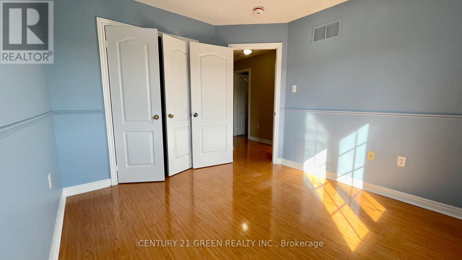 Upper - 6 Vincent Street, Brampton, Ontario  L6R 0H2 - Photo 27 - W12501394