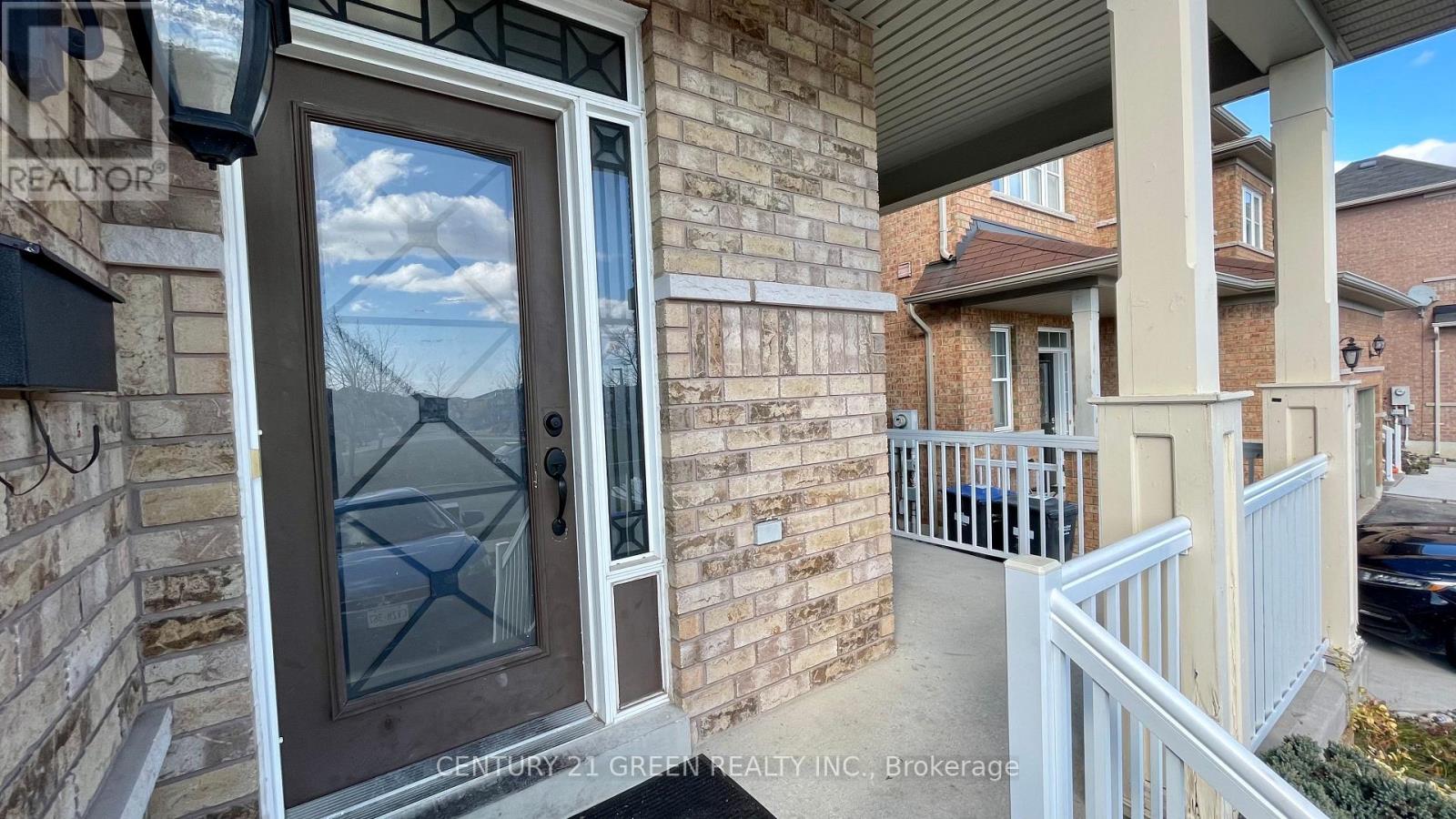 Upper - 6 Vincent Street, Brampton, Ontario  L6R 0H2 - Photo 3 - W12501394