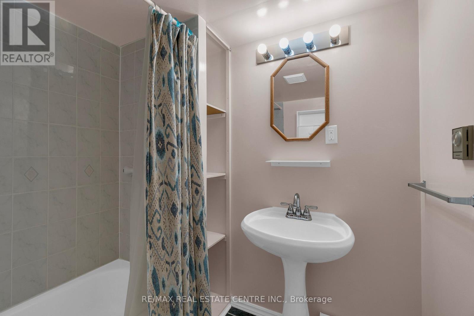 5 Hawkins Court, Brampton (Central Park), Ontario  L6S 2N7 - Photo 27 - W12501414