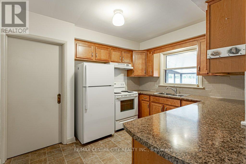 377 Griffith Street, London South (South B), Ontario  N6K 2S1 - Photo 10 - X12501508