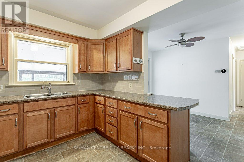 377 Griffith Street, London South (South B), Ontario  N6K 2S1 - Photo 11 - X12501508