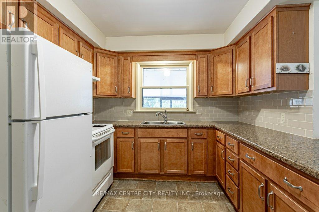 377 Griffith Street, London South (South B), Ontario  N6K 2S1 - Photo 12 - X12501508