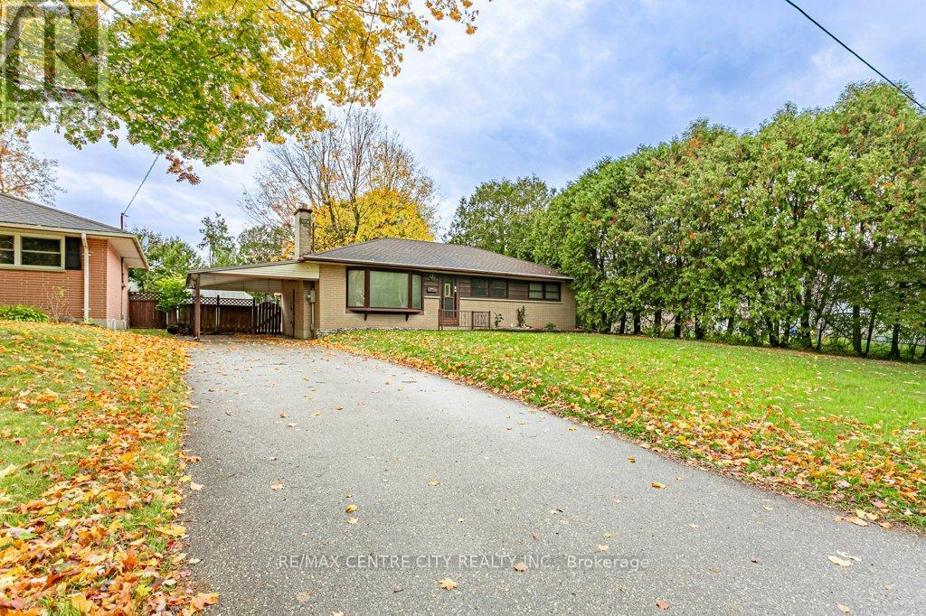 377 Griffith Street, London South (South B), Ontario  N6K 2S1 - Photo 4 - X12501508