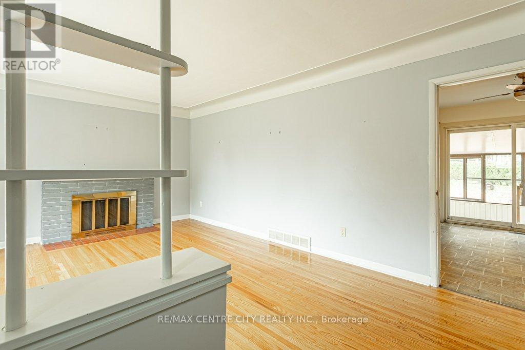 377 Griffith Street, London South (South B), Ontario  N6K 2S1 - Photo 5 - X12501508