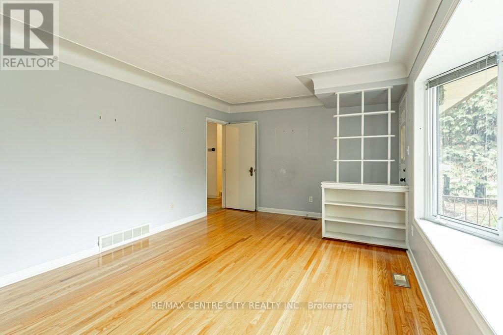 377 Griffith Street, London South (South B), Ontario  N6K 2S1 - Photo 7 - X12501508