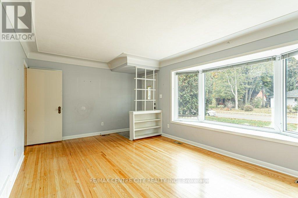 377 Griffith Street, London South (South B), Ontario  N6K 2S1 - Photo 8 - X12501508