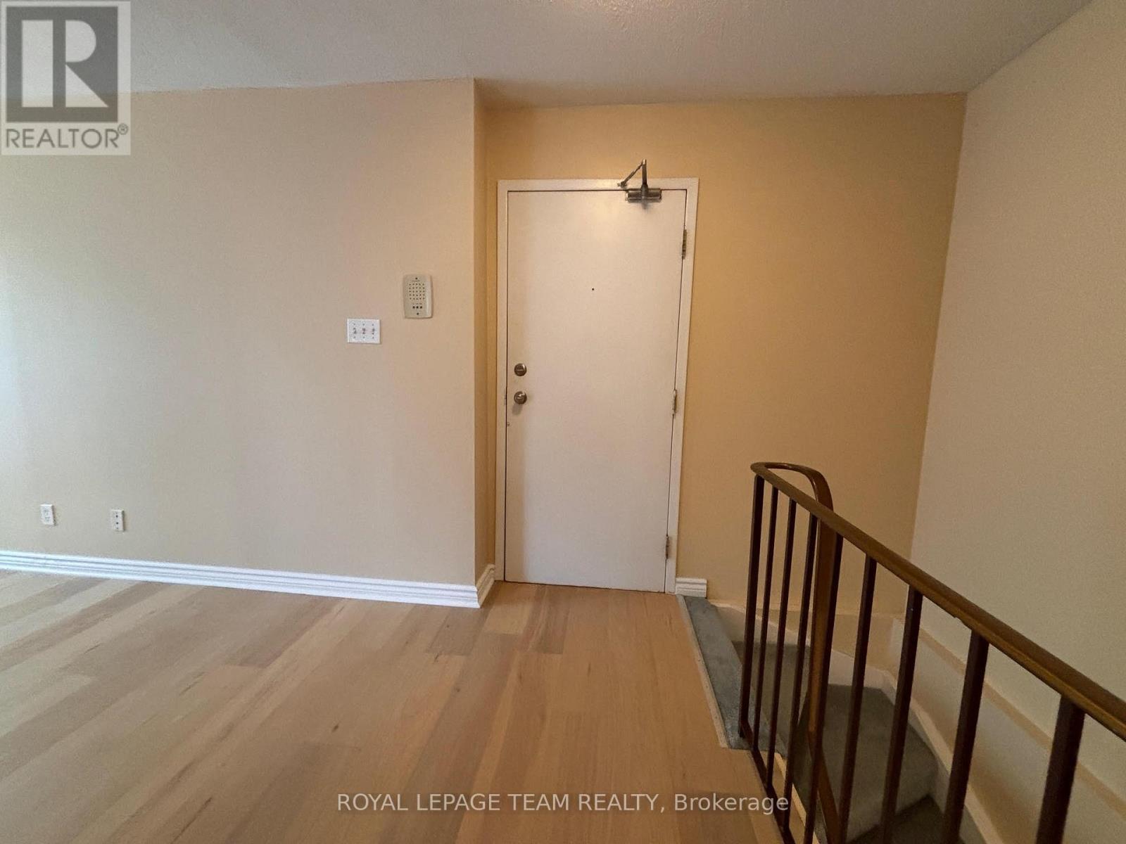 4 - 200 Fenerty Court, Ottawa, Ontario  K2L 3A7 - Photo 2 - X12501494