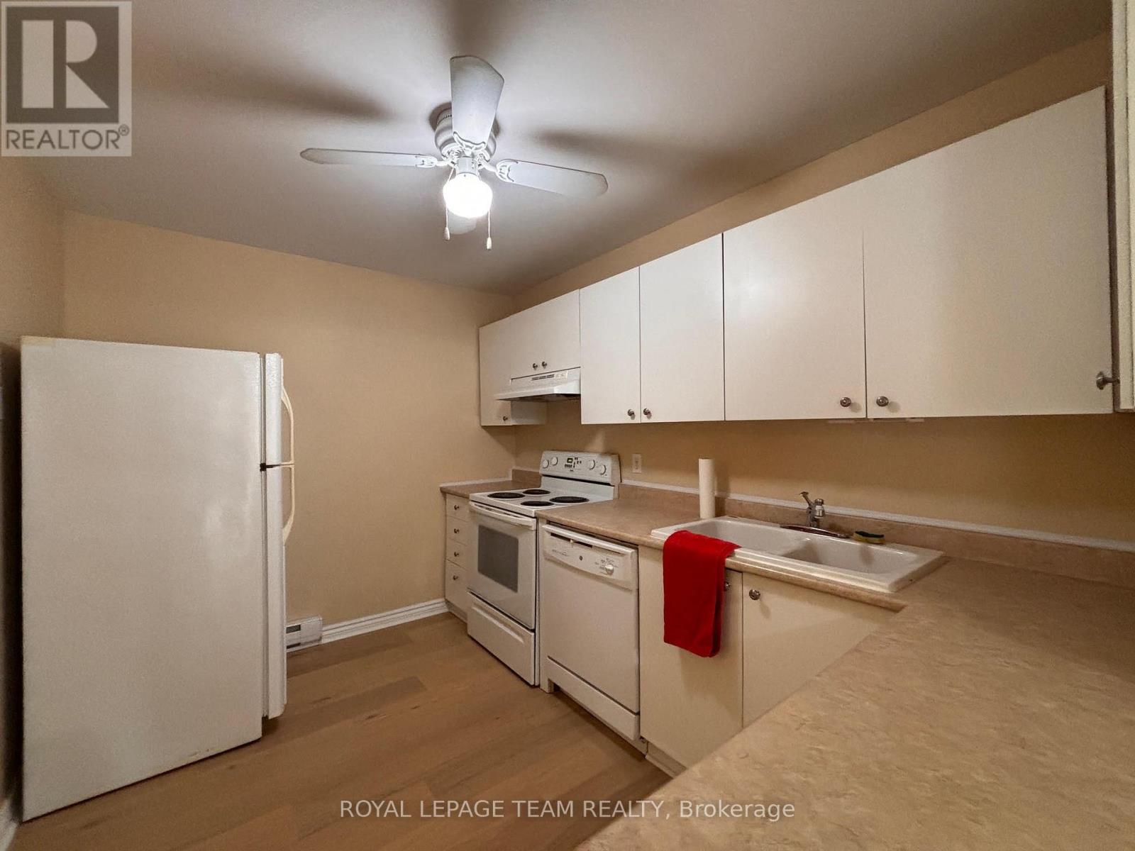 4 - 200 Fenerty Court, Ottawa, Ontario  K2L 3A7 - Photo 5 - X12501494