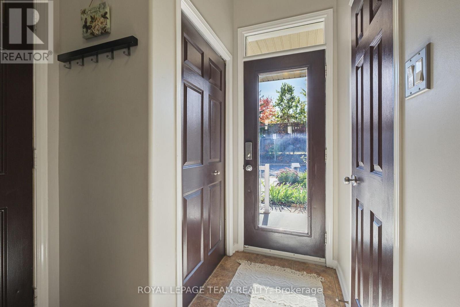 215 Parkrose Private, Ottawa, Ontario  K4A 0N8 - Photo 3 - X12501536