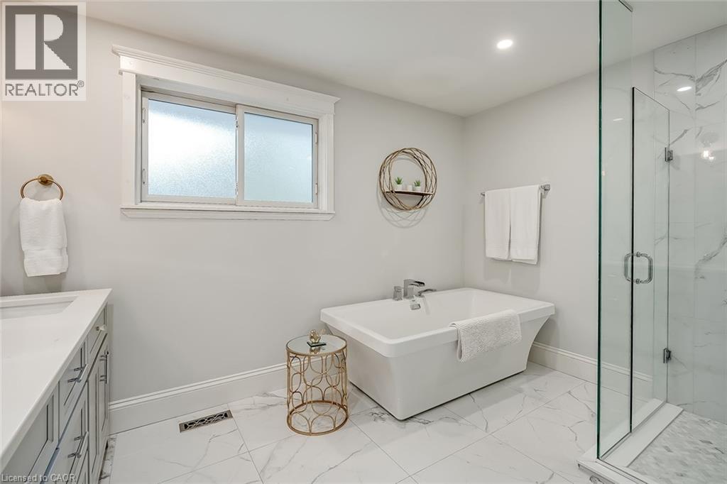 359 Camelot Court, Burlington, Ontario  L7L 2G2 - Photo 24 - 40784127