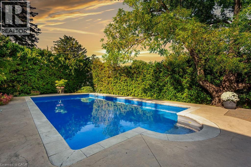 359 Camelot Court, Burlington, Ontario  L7L 2G2 - Photo 4 - 40784127