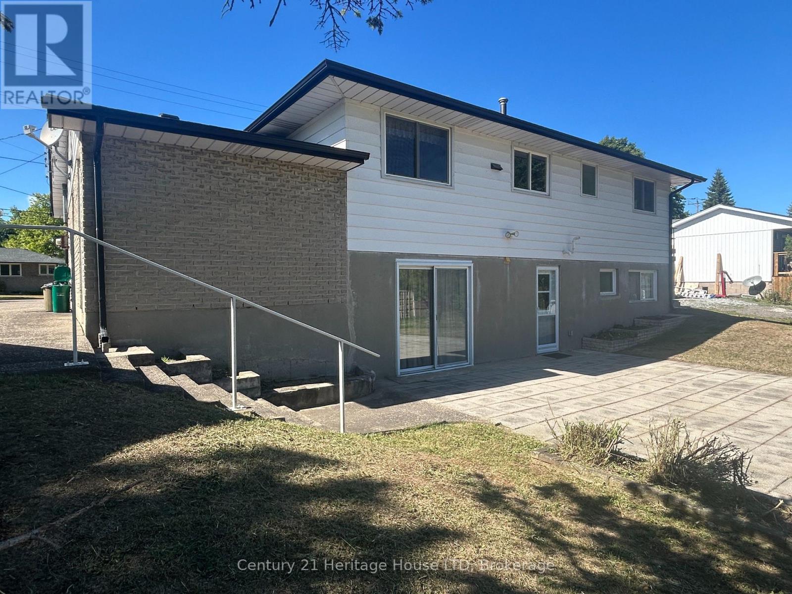 310 Albany Street, Fort Erie, Ontario  L2A 1L9 - Photo 8 - X12336391