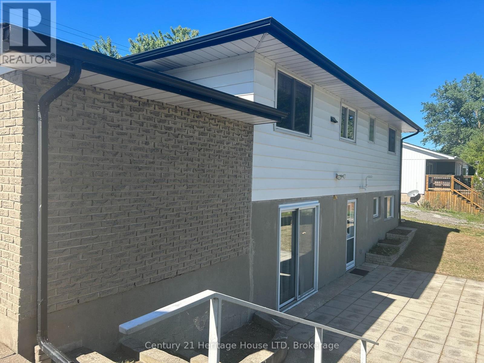 310 Albany Street, Fort Erie, Ontario  L2A 1L9 - Photo 7 - X12336391