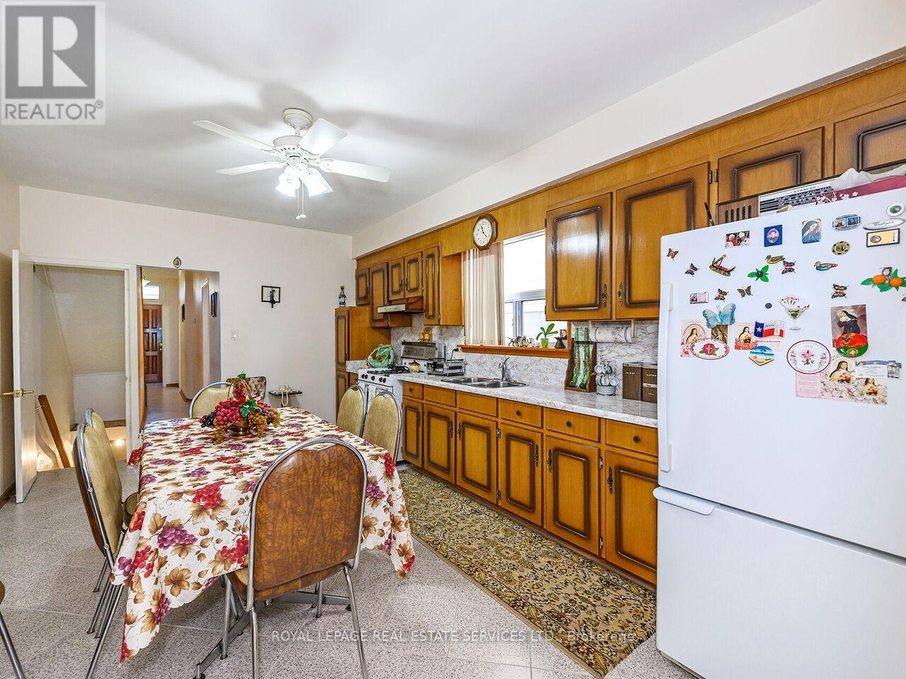 94 Montrose Avenue, Toronto, Ontario  M6J 2T7 - Photo 12 - C12501516