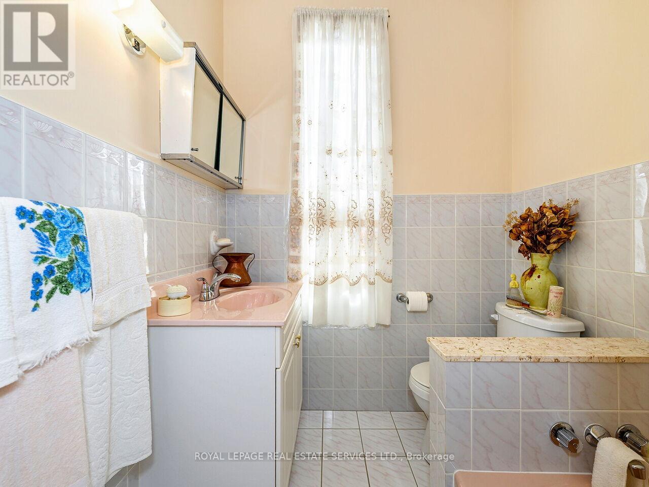 94 Montrose Avenue, Toronto, Ontario  M6J 2T7 - Photo 19 - C12501516