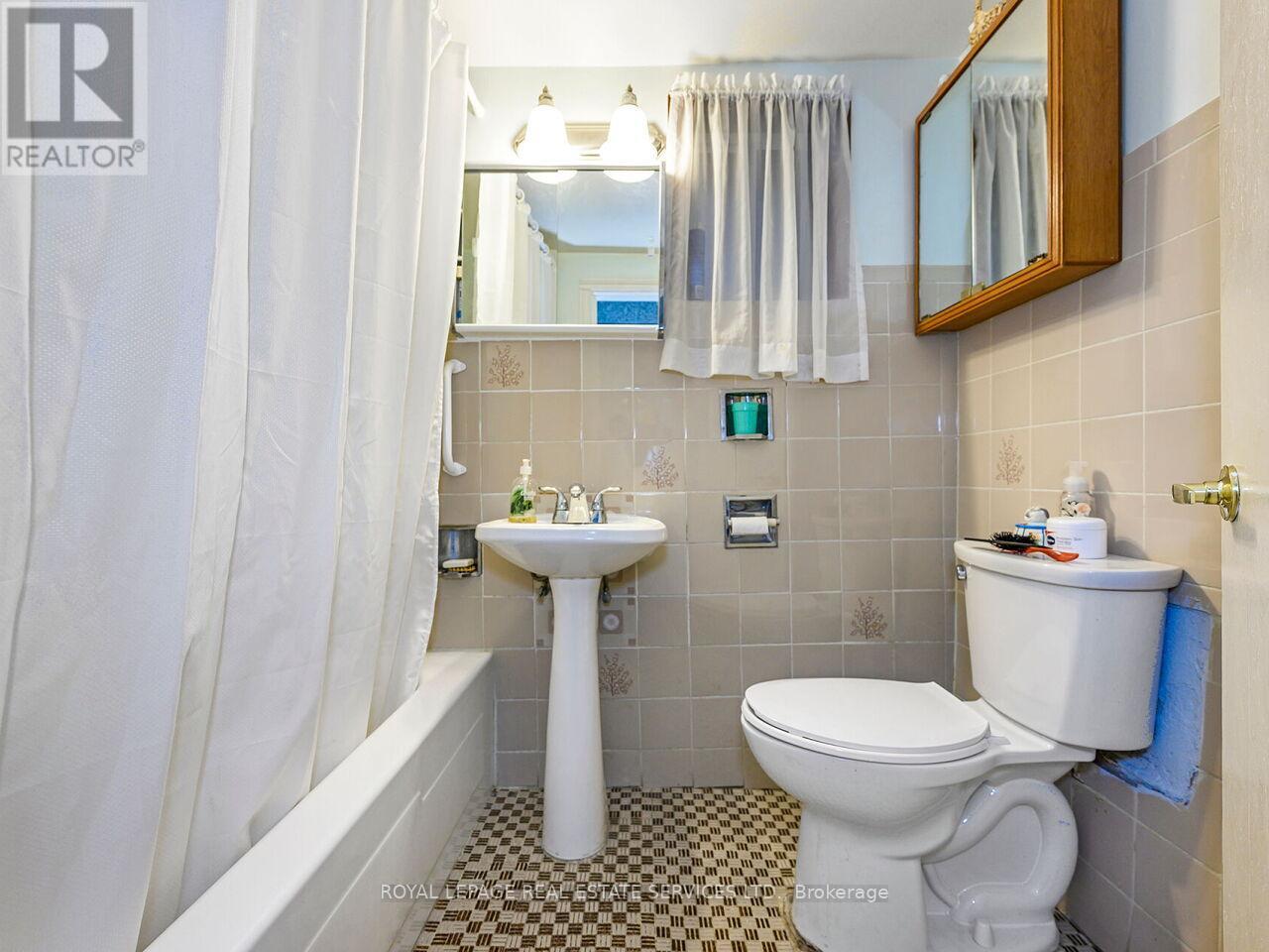 94 Montrose Avenue, Toronto, Ontario  M6J 2T7 - Photo 29 - C12501516