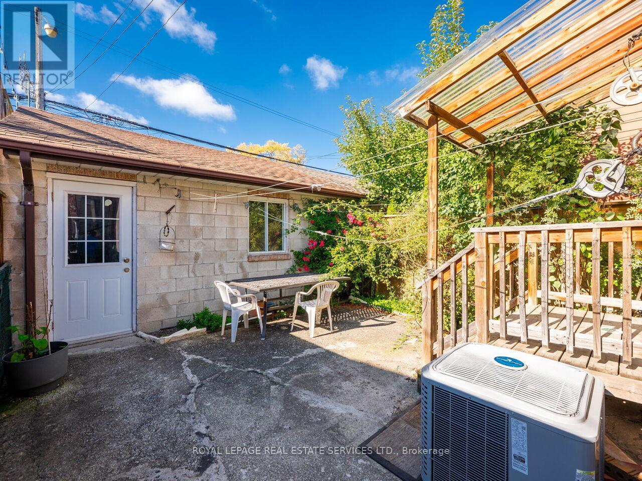 94 Montrose Avenue, Toronto, Ontario  M6J 2T7 - Photo 32 - C12501516