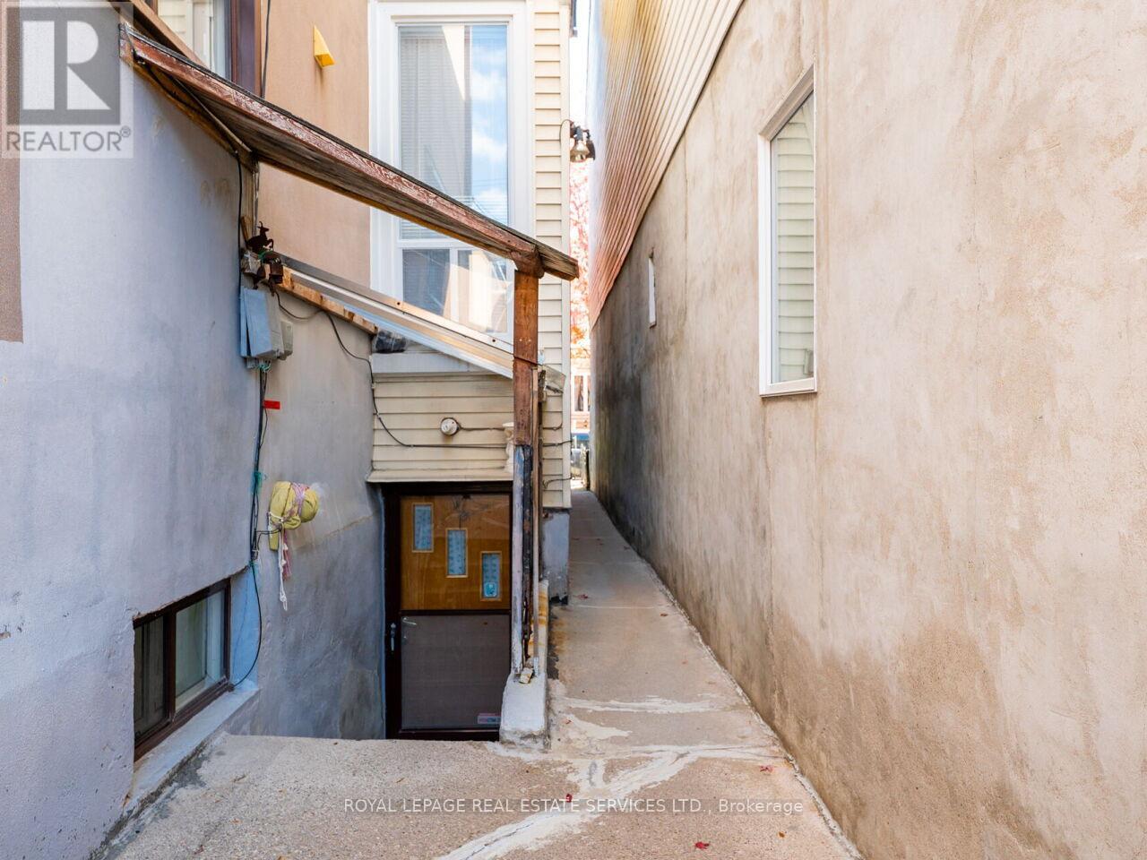 94 Montrose Avenue, Toronto, Ontario  M6J 2T7 - Photo 36 - C12501516