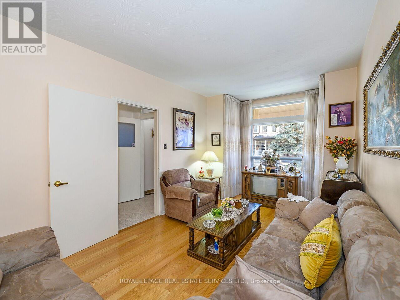 94 Montrose Avenue, Toronto, Ontario  M6J 2T7 - Photo 7 - C12501516