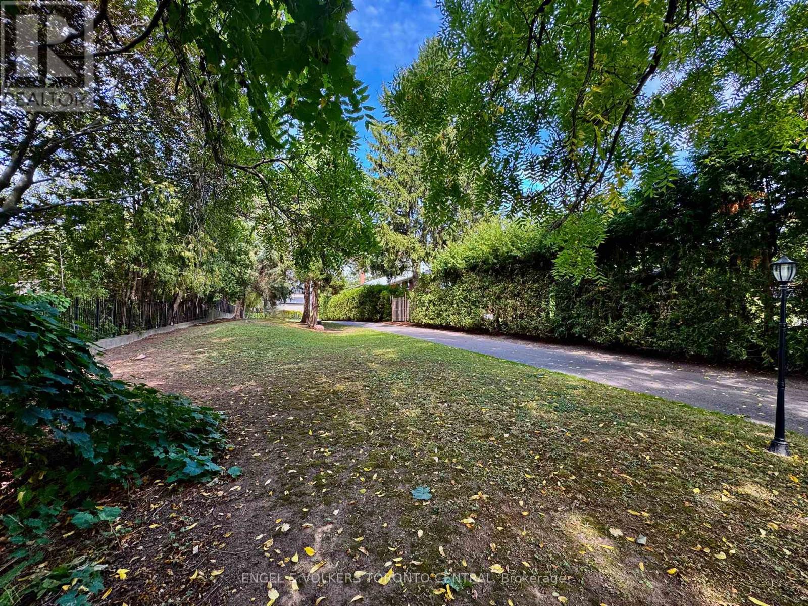 85 Yorkleigh Avenue, Toronto, Ontario  M9P 1Y3 - Photo 7 - W12399863