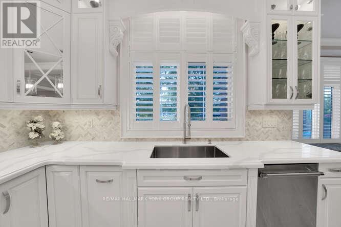 82 Elizabeth Grove, King, Ontario  L7B 1H6 - Photo 17 - N12501476