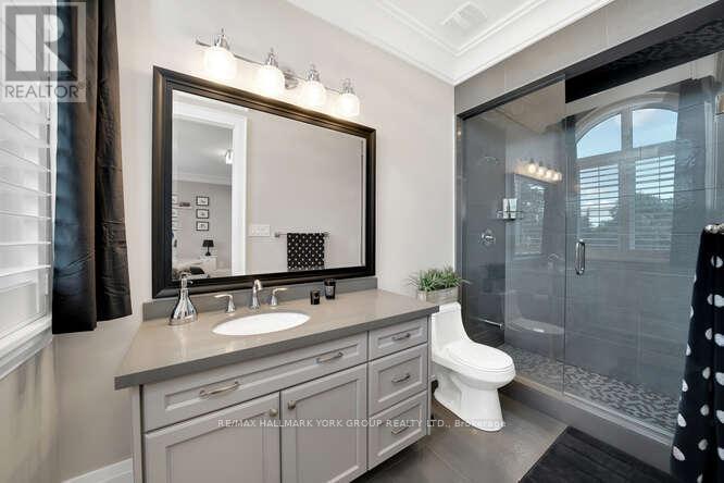 82 Elizabeth Grove, King, Ontario  L7B 1H6 - Photo 38 - N12501476