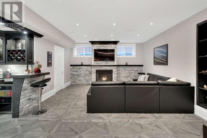 82 Elizabeth Grove, King, Ontario  L7B 1H6 - Photo 43 - N12501476