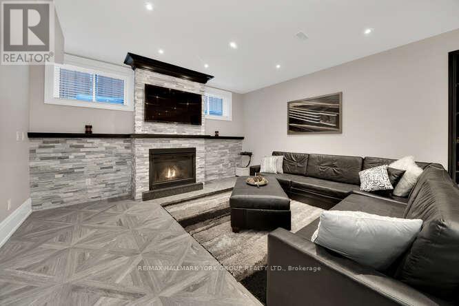 82 Elizabeth Grove, King, Ontario  L7B 1H6 - Photo 44 - N12501476