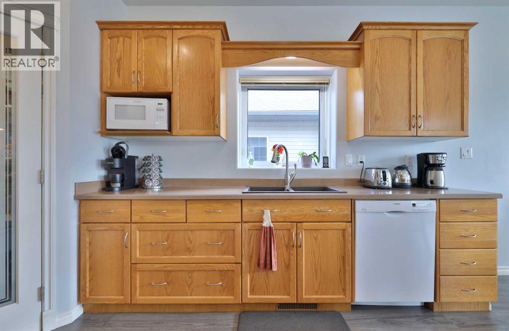 6611 33 Avenue, Camrose, Alberta  T4V 4W9 - Photo 6 - A2262390