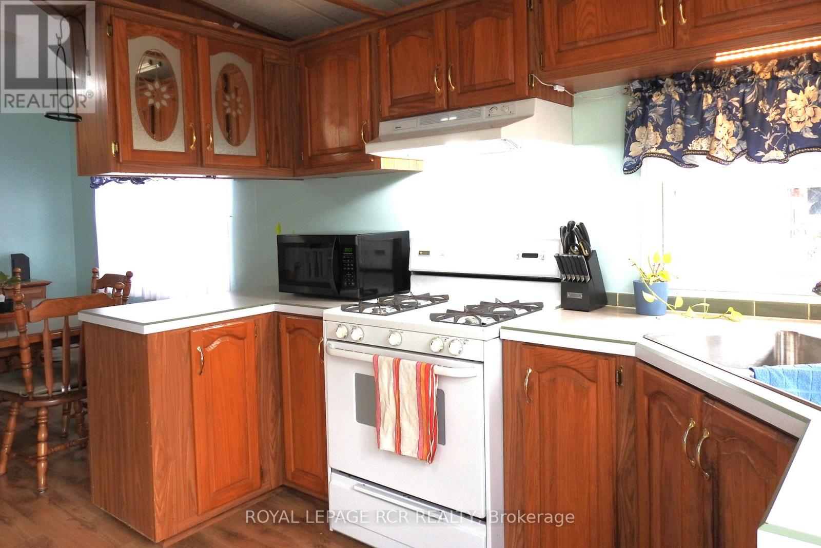 55 Topaz Street, Wasaga Beach, Ontario  L9Z 1X7 - Photo 11 - S12501512