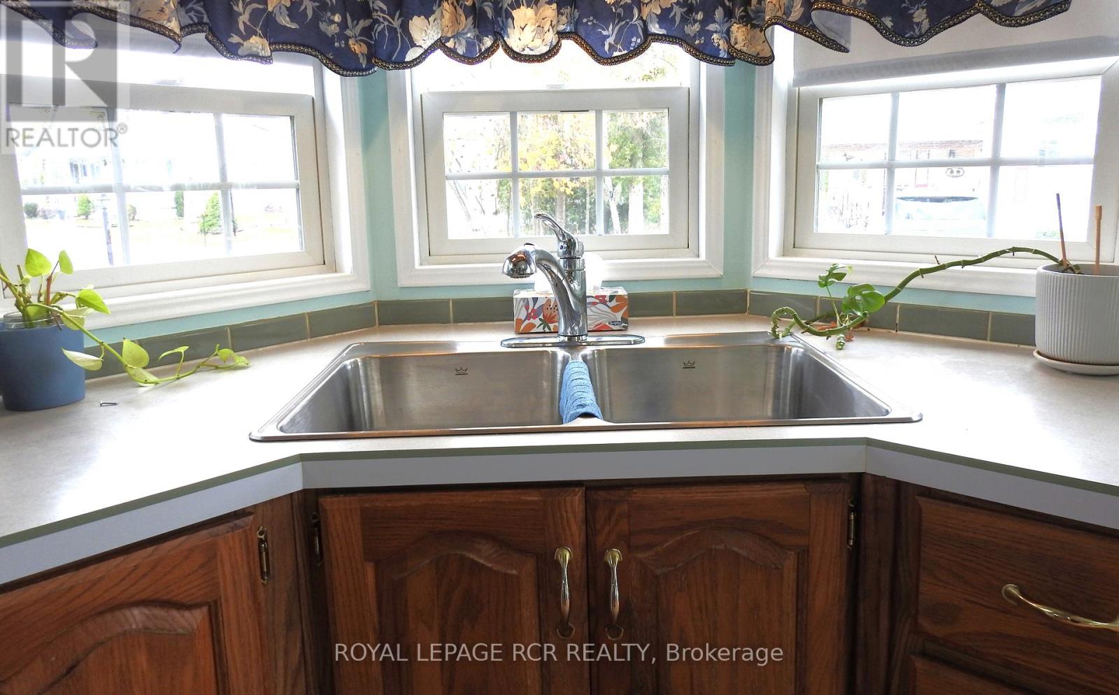 55 Topaz Street, Wasaga Beach, Ontario  L9Z 1X7 - Photo 12 - S12501512