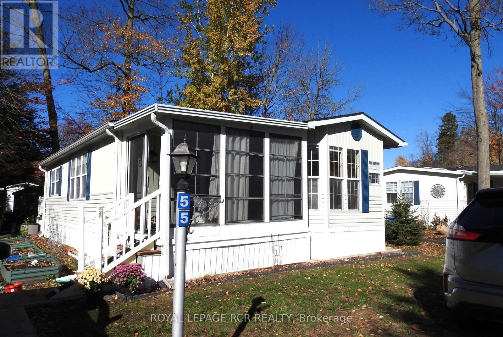 55 Topaz Street, Wasaga Beach, Ontario  L9Z 1X7 - Photo 3 - S12501512