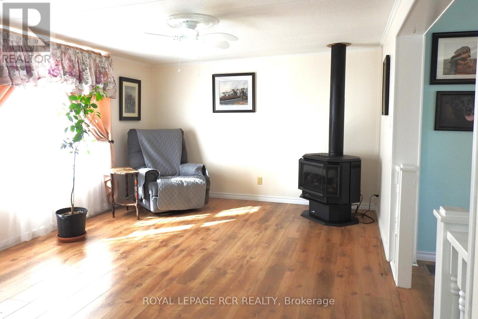 55 Topaz Street, Wasaga Beach, Ontario  L9Z 1X7 - Photo 5 - S12501512