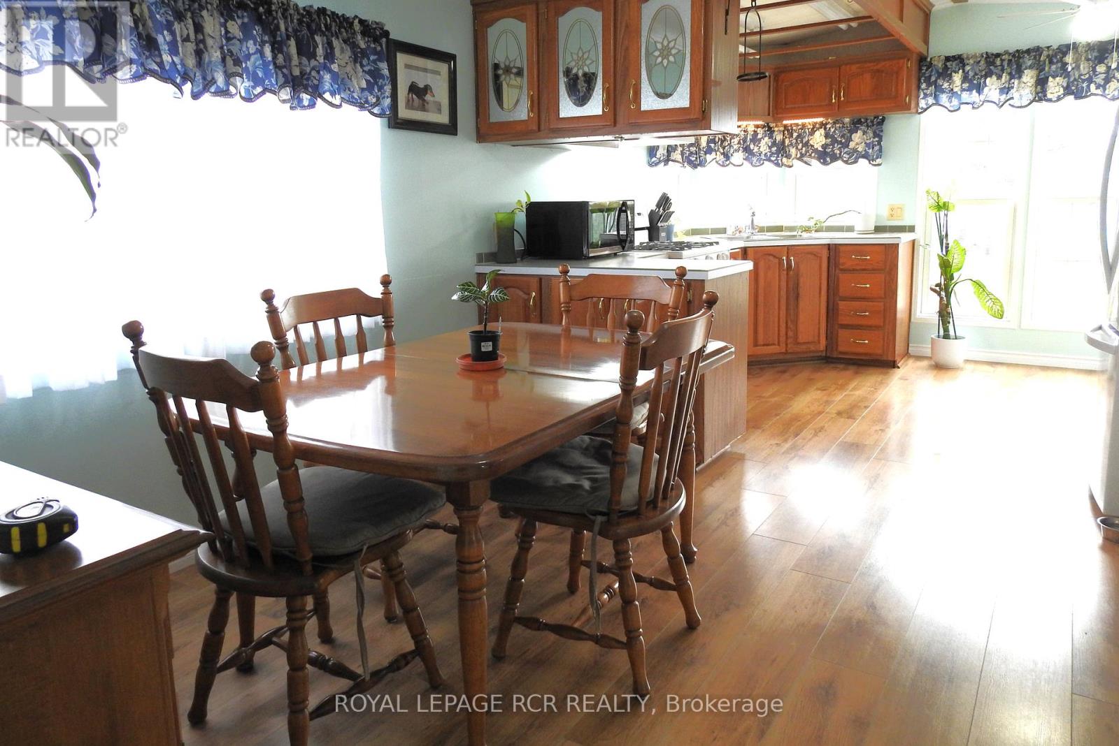 55 Topaz Street, Wasaga Beach, Ontario  L9Z 1X7 - Photo 9 - S12501512